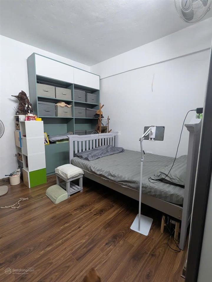 Bán căn hộ tập thể căn góc phố tôn đức thắng gần văn miếu