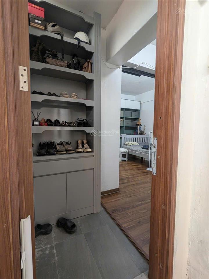 Bán căn hộ tập thể căn góc phố tôn đức thắng gần văn miếu