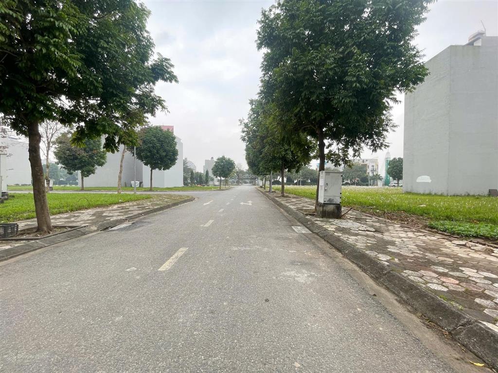 Bán lô hoa hậu view công viên phố nối house giá 3,85 tỷ, sổ sẵn, phong thủy đẹp