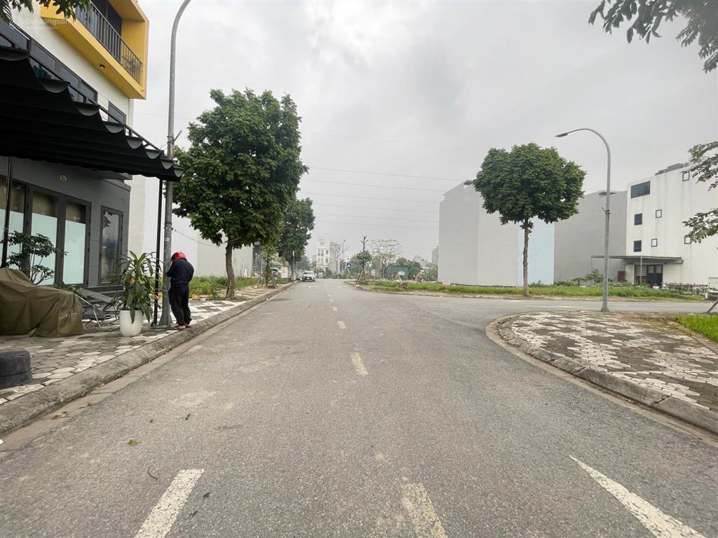 Bán lô hoa hậu view công viên phố nối house giá 3,85 tỷ, sổ sẵn, phong thủy đẹp