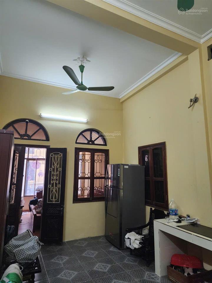 Bán nhà riêng có thang máy tại chợ khâm thiên, đống đa, 40,1 m2 x 5 tầng ngõ ba gác thông sang hồ.