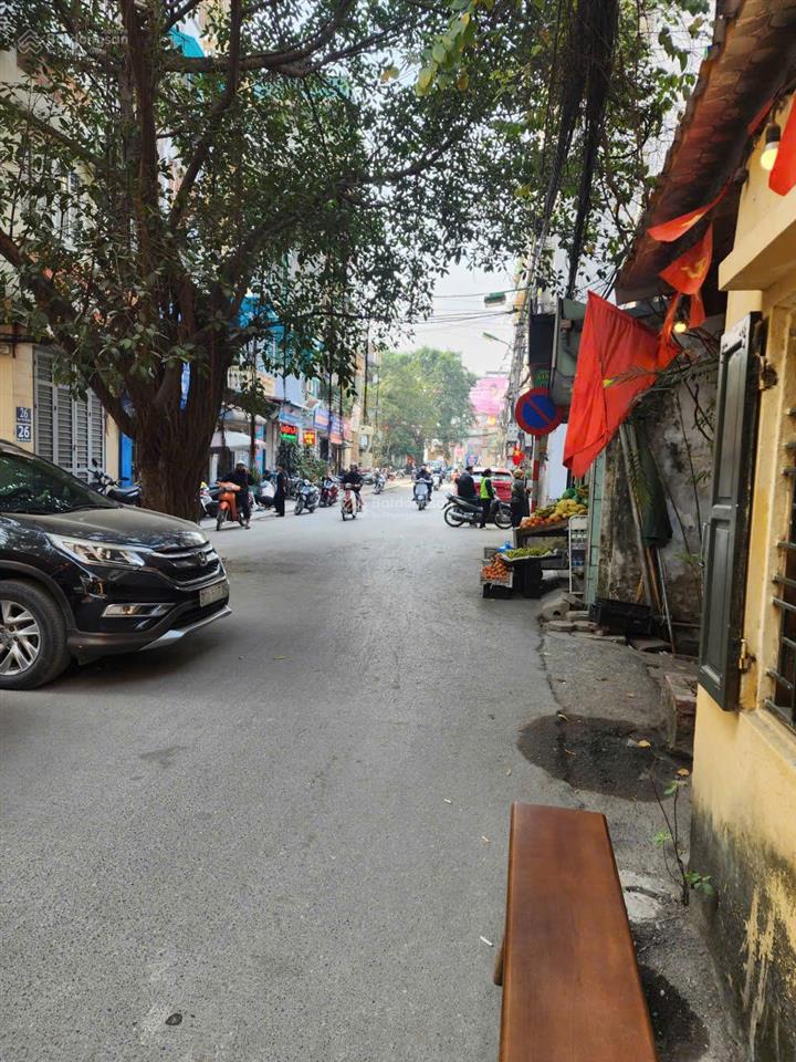 Bán nhà riêng có thang máy tại chợ khâm thiên, đống đa, 40,1 m2 x 5 tầng ngõ ba gác thông sang hồ.