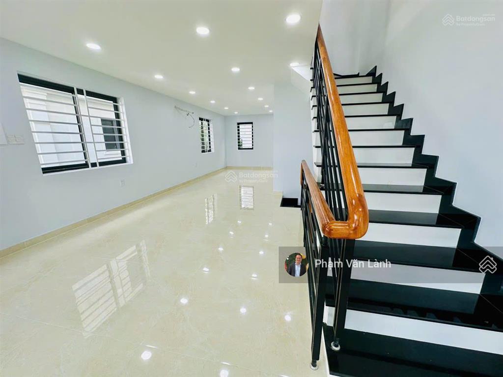 Cho thuê shophouse mặt tiền song hành lakeview city 1 trệt 4 lầu, giá chỉ 29tr/tháng.  0916 592 ***