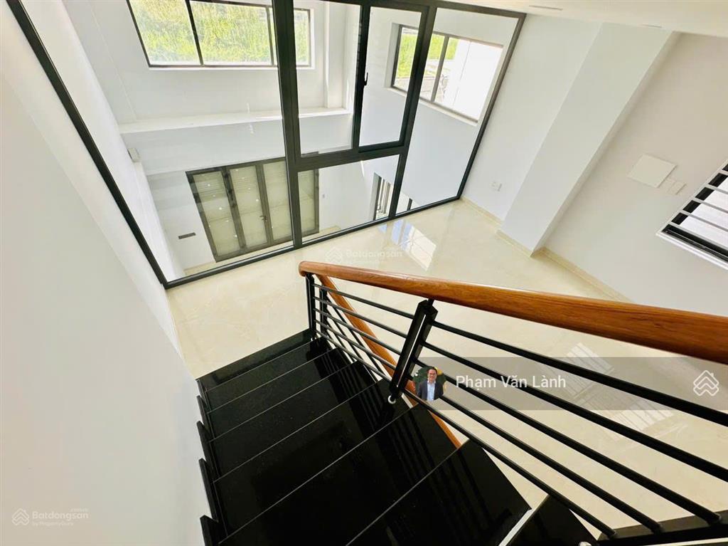 Cho thuê shophouse mặt tiền song hành lakeview city 1 trệt 4 lầu, giá chỉ 29tr/tháng.  0916 592 ***