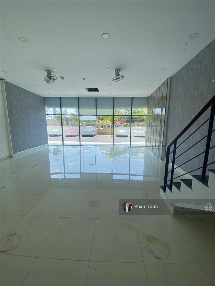 Bán shophouse gateway 1 trệt 1 lầu mặt tiền đường chính 3/2 dt 131m2 giá chỉ 9 tỷ.  0916 592 ***