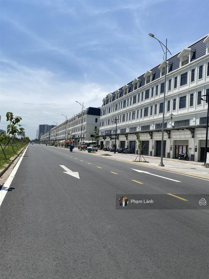 Shophouse mặt tiền song hành lakeview city vị trí đẹp giá chỉ 26 tỷ.  0916 592 ***