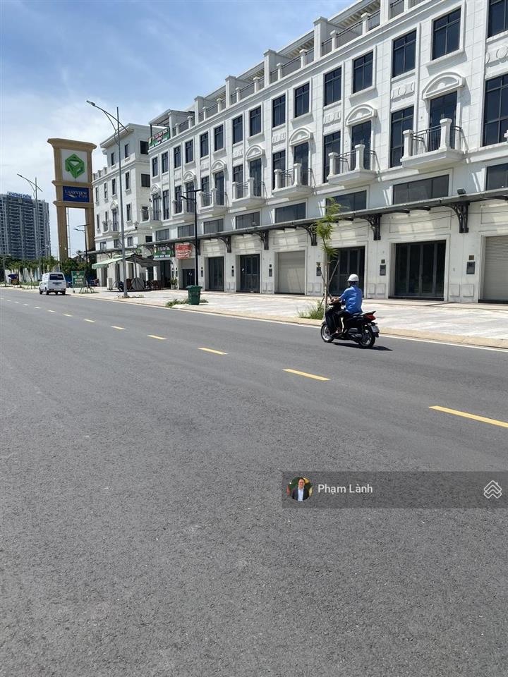 Shophouse mặt tiền song hành lakeview city vị trí đẹp giá chỉ 26 tỷ.  0916 592 ***