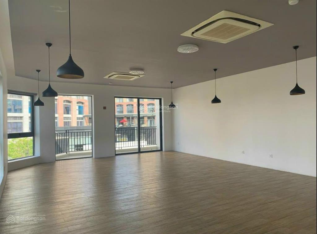 Cho thuê nhà góc 2 mặt tiền đường 51 kdc văn minh, 6,4x18m (hầm 4 lầu) hoàn thiện có thang máy