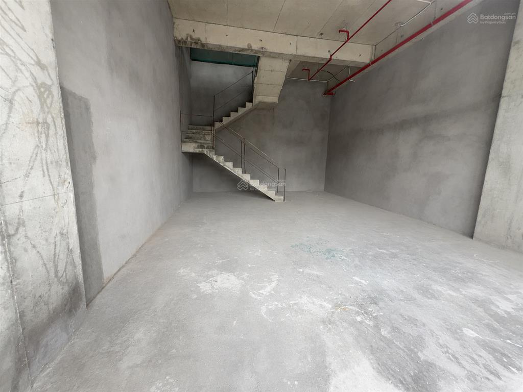 Hiếm có căn shophouse 2 tầng 120m2 ngay sảnh cư dân tháp v2 giá chỉ 60tr/tháng.  0916 592 ***