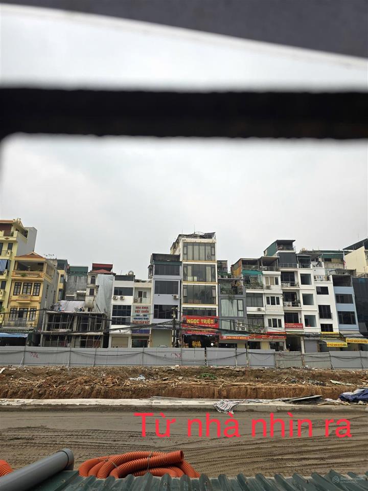 Bán nhà mặt đường đê la thành mới mở 50m . một mặt đường một mặt ngõ. sđcc