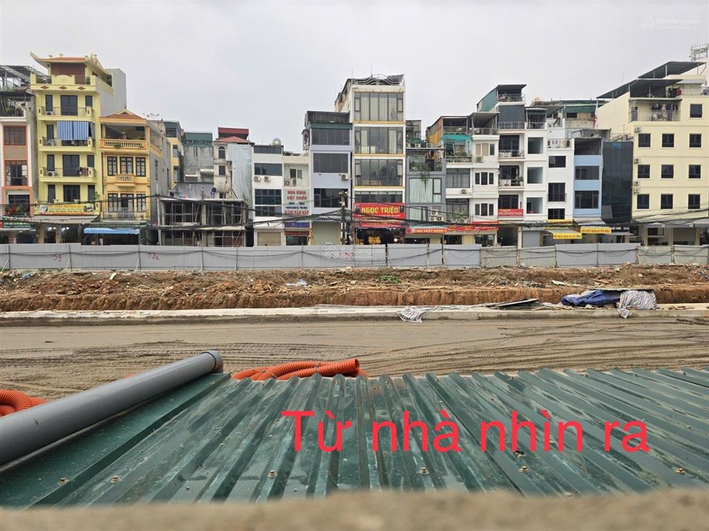 Bán nhà mặt đường đê la thành mới mở 50m . một mặt đường một mặt ngõ. sđcc
