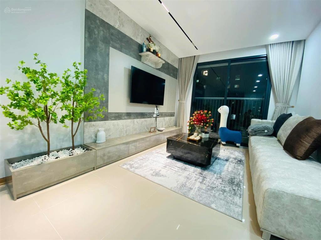 Chính chủ bán căn 2 pn tòa dv1 cc rose town 79 ngọc hồi