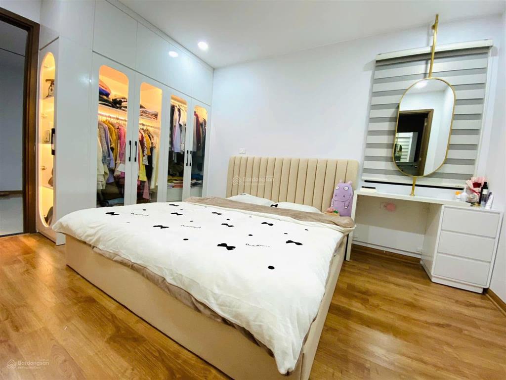 Chính chủ bán căn 2 pn tòa dv1 cc rose town 79 ngọc hồi