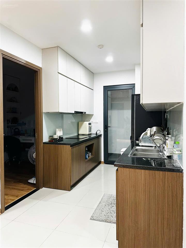 Chính chủ bán căn 2 pn tòa dv1 cc rose town 79 ngọc hồi