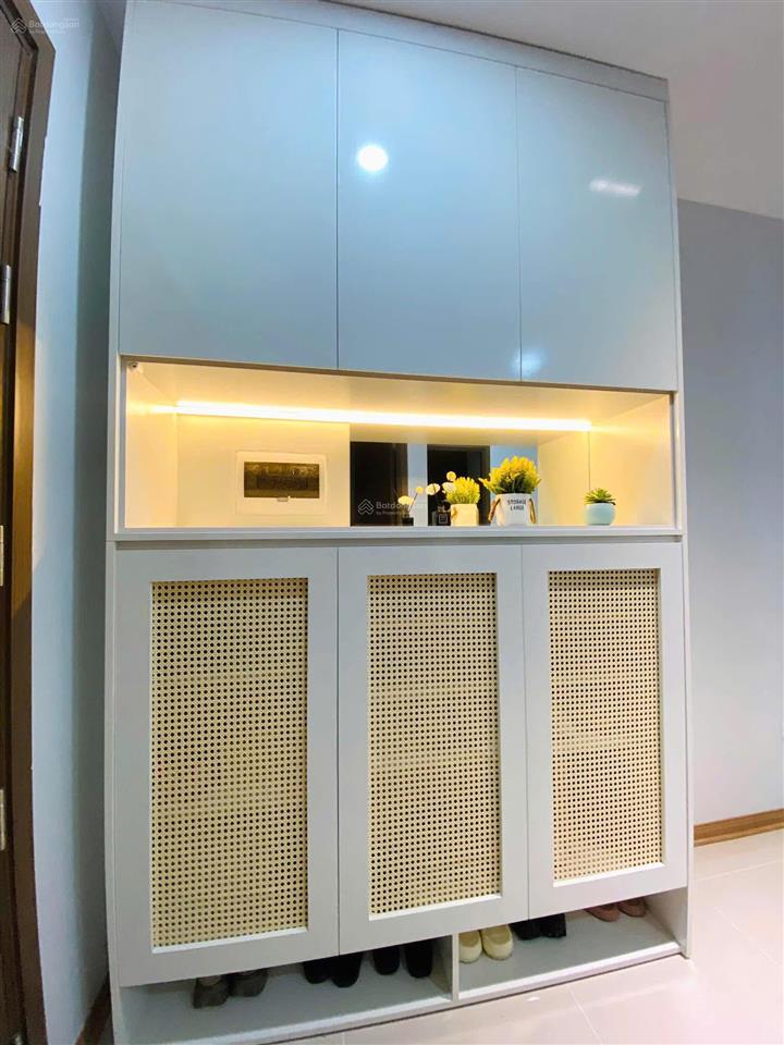 Chính chủ bán căn 2 pn tòa dv1 cc rose town 79 ngọc hồi