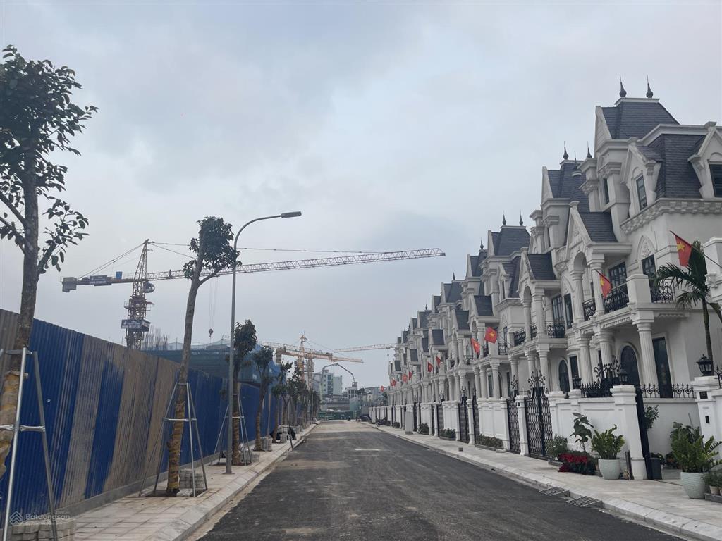 Chủ nhà cần tiền giải quyết việc cty cuối năm cần bán biệt thự kinh doanh view bể bơi giá 53 ty