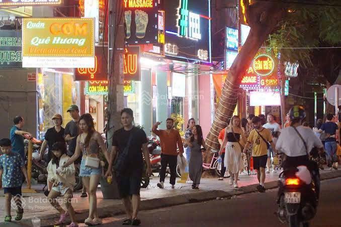 Bán nhà mặt phố nguyễn thiện thuật view đẹp, 390 triệu / m2, 141.5 m2, p lộc thọ, nha trang