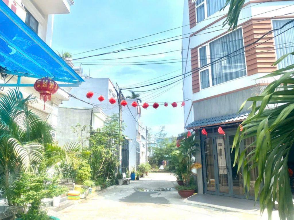 Khách sạn 4 tầng 50m2 chỉ 6 tỷ, hẻm xe hơi Lã Xuân Oai quận 9