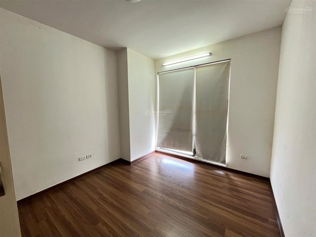 Cho thuê căn 3 phòng ngủ, dt 100m2, có nội thất giá 9.5 triệu ở ngay tại the pride