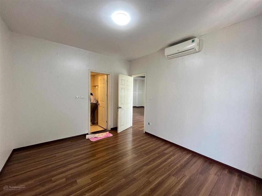 Cho thuê căn 3 phòng ngủ, dt 100m2, có nội thất giá 9.5 triệu ở ngay tại the pride