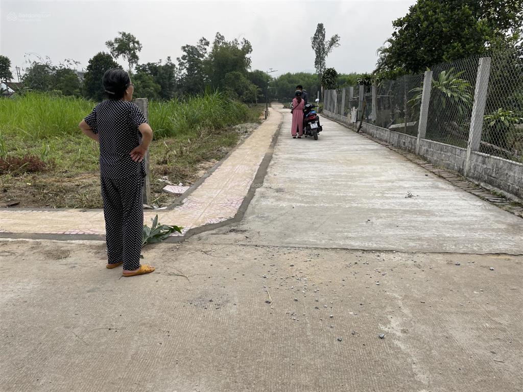 Đất gần tp quảng ngãi giá rẻ, sổ đỏ sẵn công chứng ngay, cao ráo, cạnh bên ubnd xã  0918 852 ***
