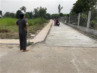 Đất gần tp quảng ngãi giá rẻ, sổ đỏ sẵn công chứng ngay, cao ráo, cạnh bên ubnd xã  0918 852 ***