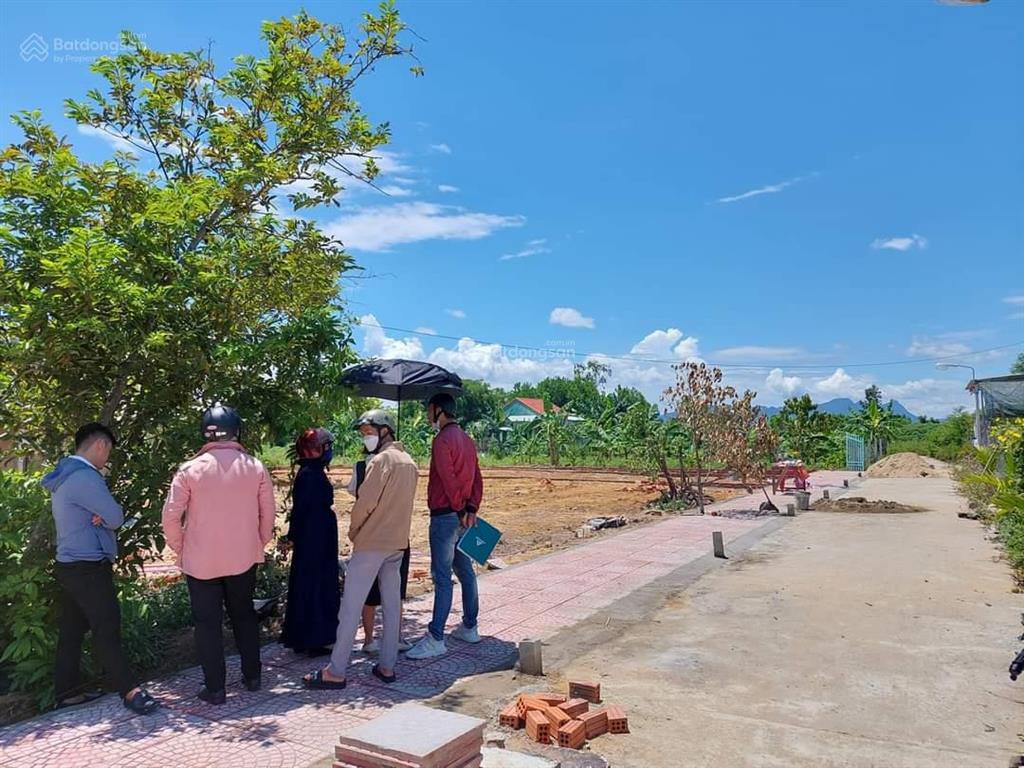 Đất gần tp quảng ngãi giá rẻ, sổ đỏ sẵn công chứng ngay, cao ráo, cạnh bên ubnd xã  0918 852 ***