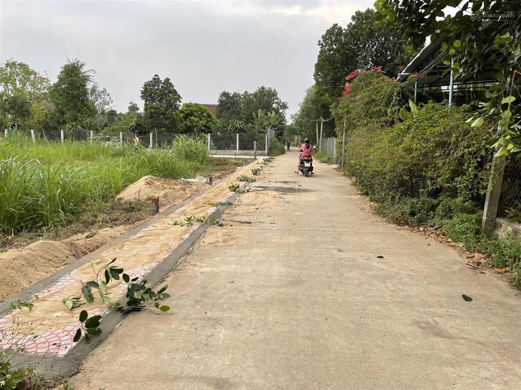 Đất gần tp quảng ngãi giá rẻ, sổ đỏ sẵn công chứng ngay, cao ráo, cạnh bên ubnd xã  0918 852 ***