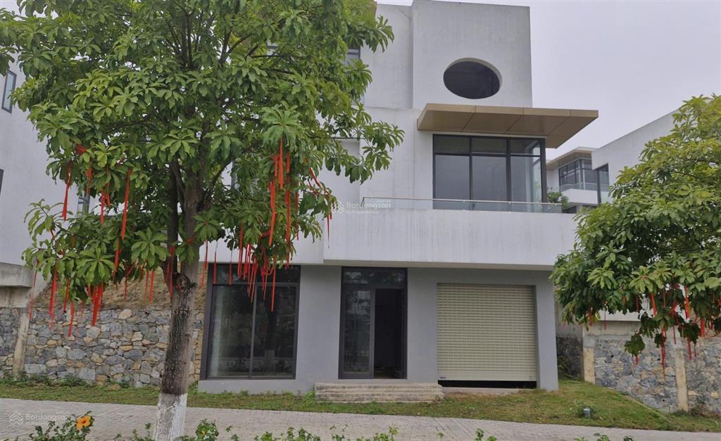 Chính chủ bán bt đơn lập 350m2 view trực diện hồ thiên nga  ngay cổng legacy hill với giá 7.95 tỉ