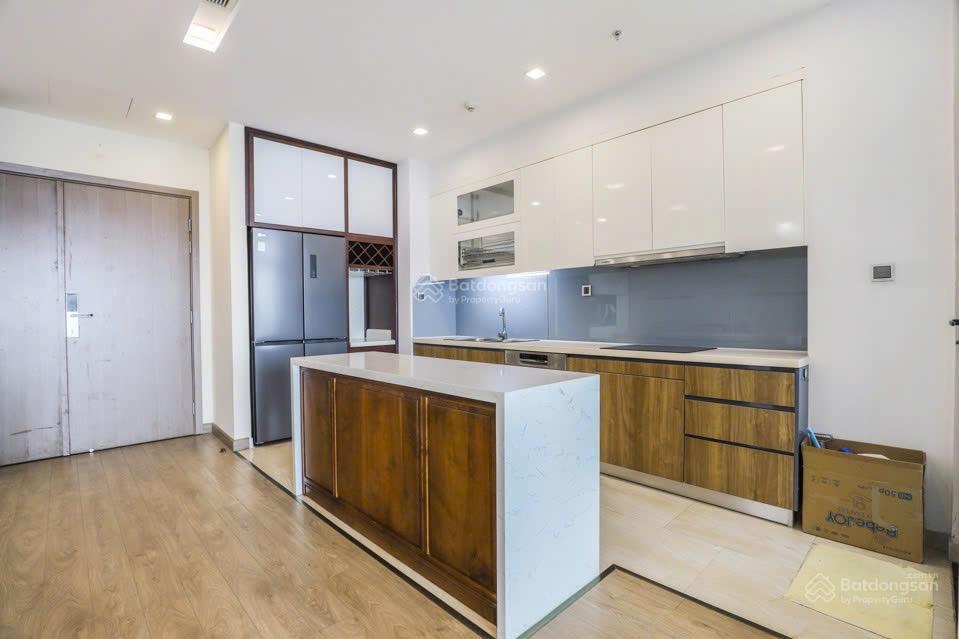 Cho thuê căn 3pn góc 120m2, tầng cao toà m3, vinhomes metropolis  liễu giai, hà nội