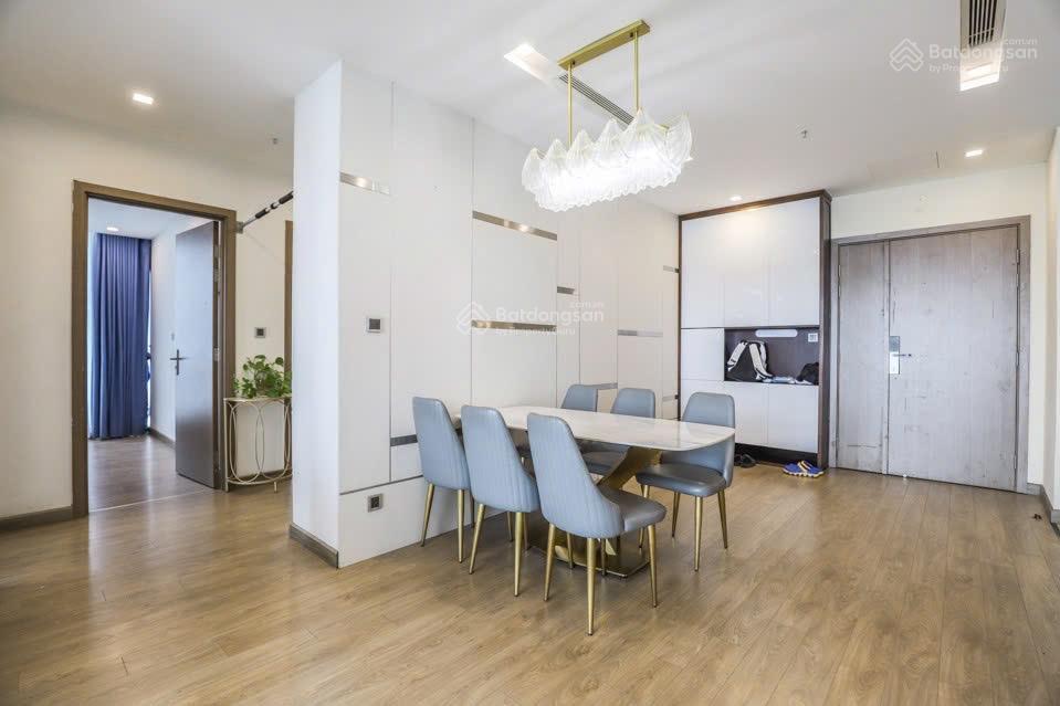 Cho thuê căn 3pn góc 120m2, tầng cao toà m3, vinhomes metropolis  liễu giai, hà nội