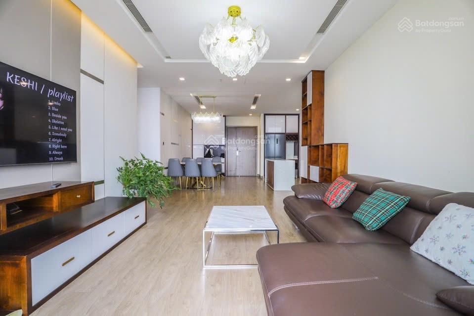Cho thuê căn 3pn góc 120m2, tầng cao toà m3, vinhomes metropolis  liễu giai, hà nội