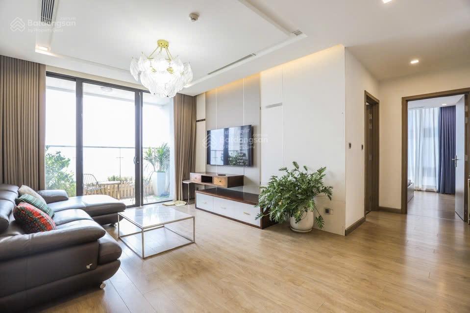 Cho thuê căn 3pn góc 120m2, tầng cao toà m3, vinhomes metropolis  liễu giai, hà nội
