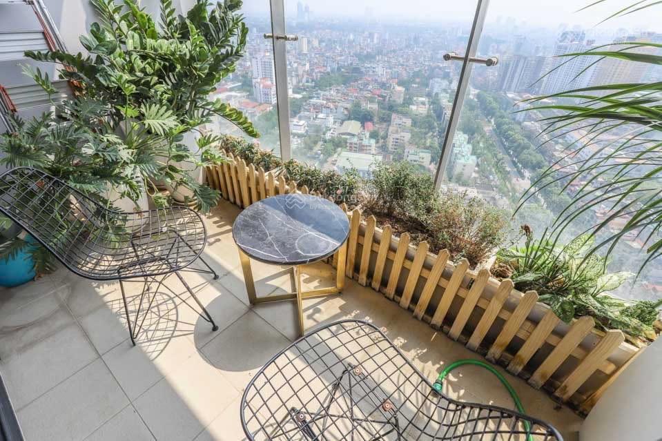 Cho thuê căn 3pn góc 120m2, tầng cao toà m3, vinhomes metropolis  liễu giai, hà nội