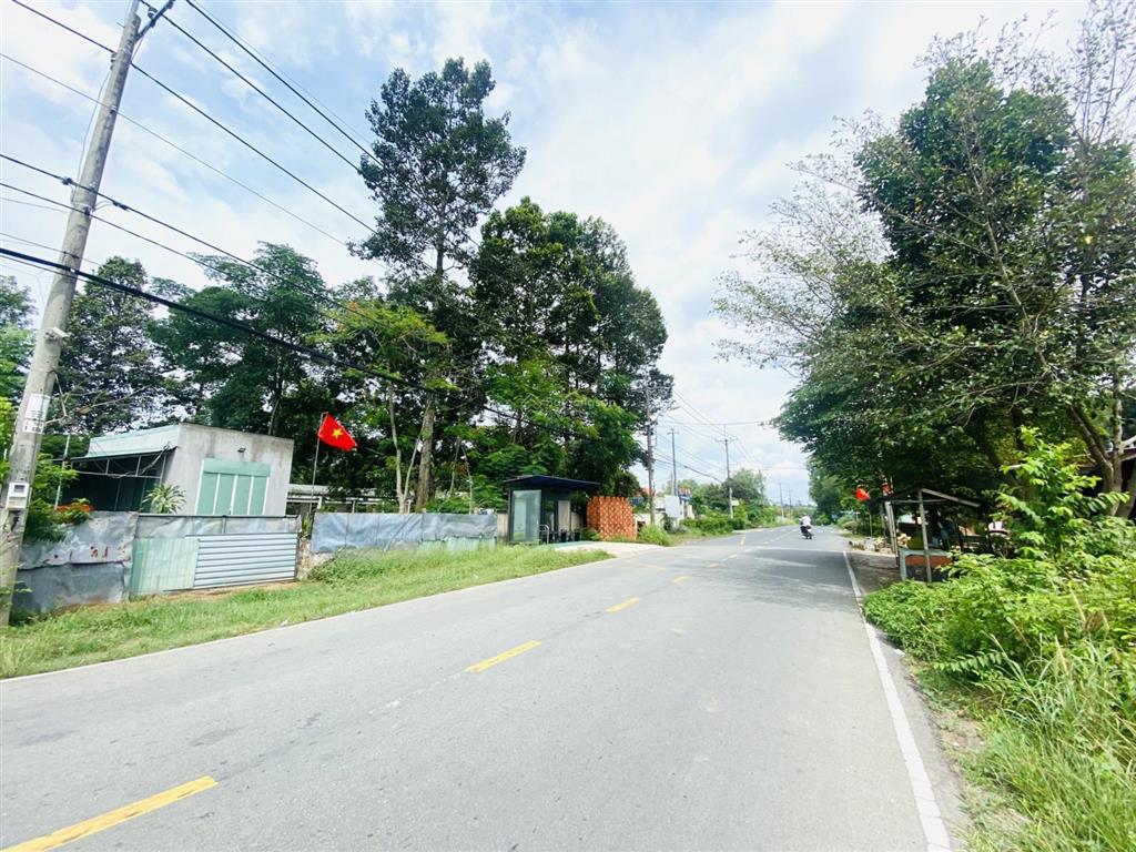 Đất mặt tiền tỉnh lộ 15 khu dân cư đông đúc