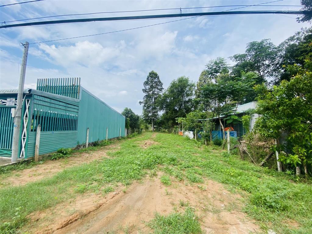 Đất mặt tiền tỉnh lộ 15 khu dân cư đông đúc