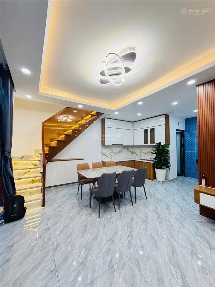 Nhà 2 lầu ngang tới 7m gần chợ minh phát