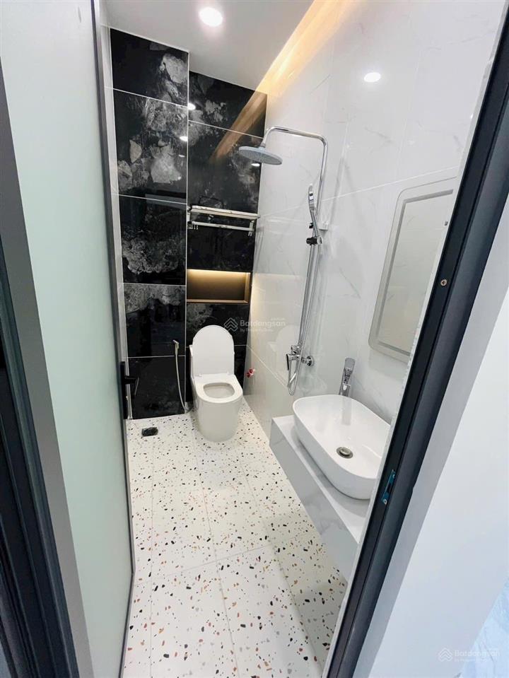 Nhà mới trệt 2 lầu gần chợ minh phát tx22