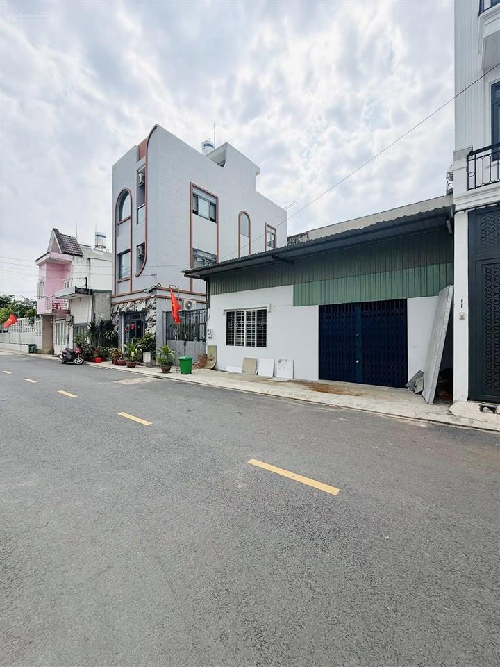 Đất thổ cư đường nhựa 8m thông xe hơi khu vip
