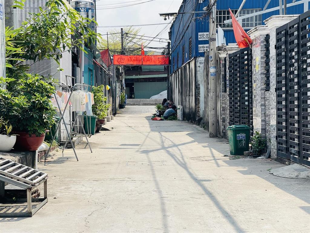 Đất rộng 135m2 ngang 7.14m hẻm xe hơi