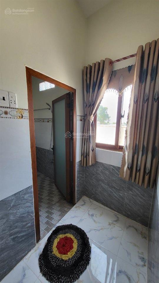 Nhà 5x15 m2, 1 trệt 1 lầu đúc, gần chợ hòa khánh, đức hòa, long an.