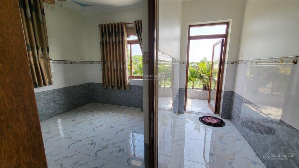 Nhà 5x15 m2, 1 trệt 1 lầu đúc, gần chợ hòa khánh, đức hòa, long an.
