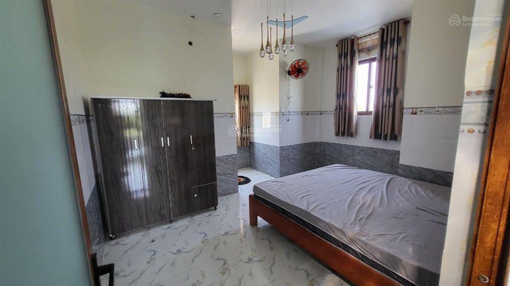 Nhà 5x15 m2, 1 trệt 1 lầu đúc, gần chợ hòa khánh, đức hòa, long an.