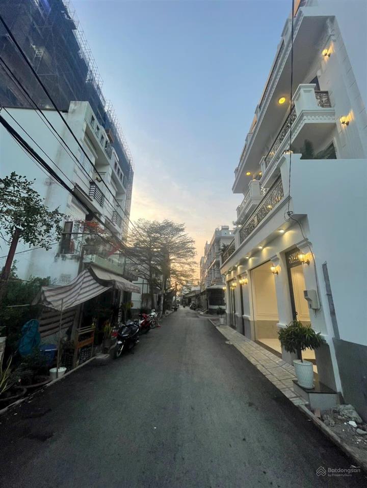 10,6 tỷ 5,6 x 14,9m 2 lầu sân thượng