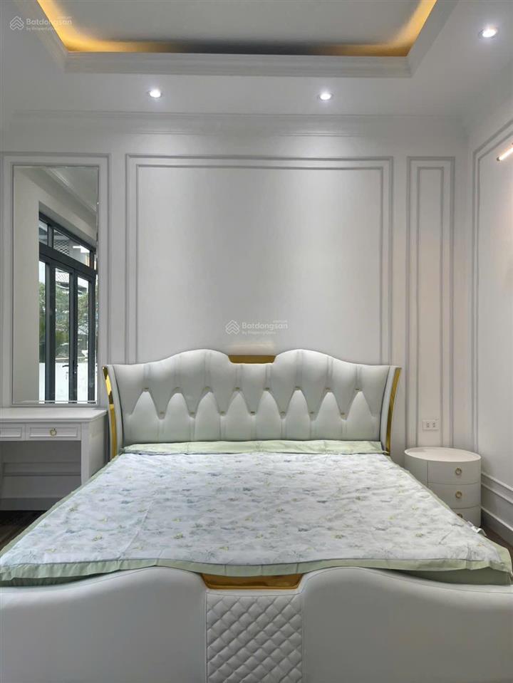 10,6 tỷ 5,6 x 14,9m 2 lầu sân thượng
