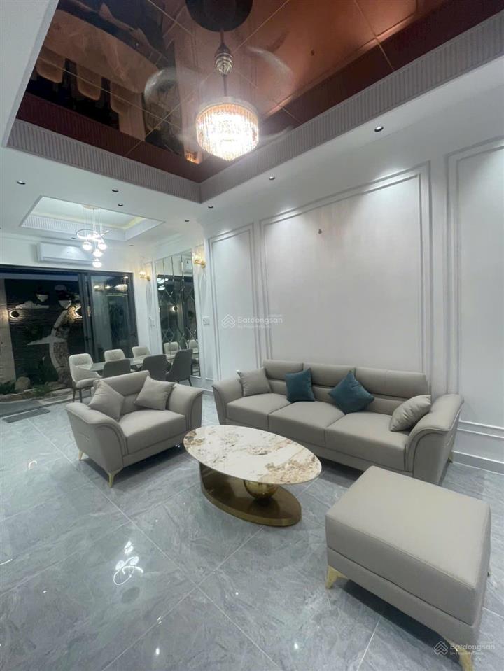 10,6 tỷ 5,6 x 14,9m 2 lầu sân thượng
