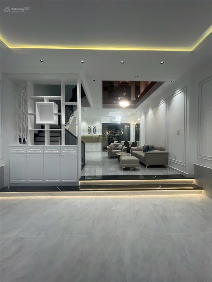 10,6 tỷ 5,6 x 14,9m 2 lầu sân thượng