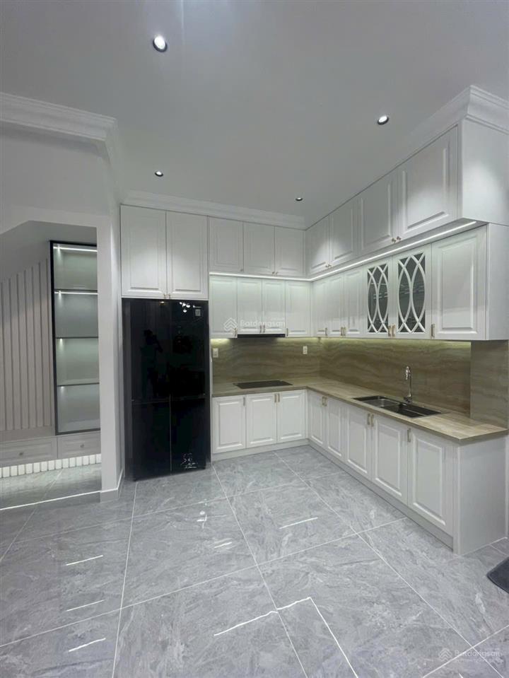 10,6 tỷ 5,6 x 14,9m 2 lầu sân thượng