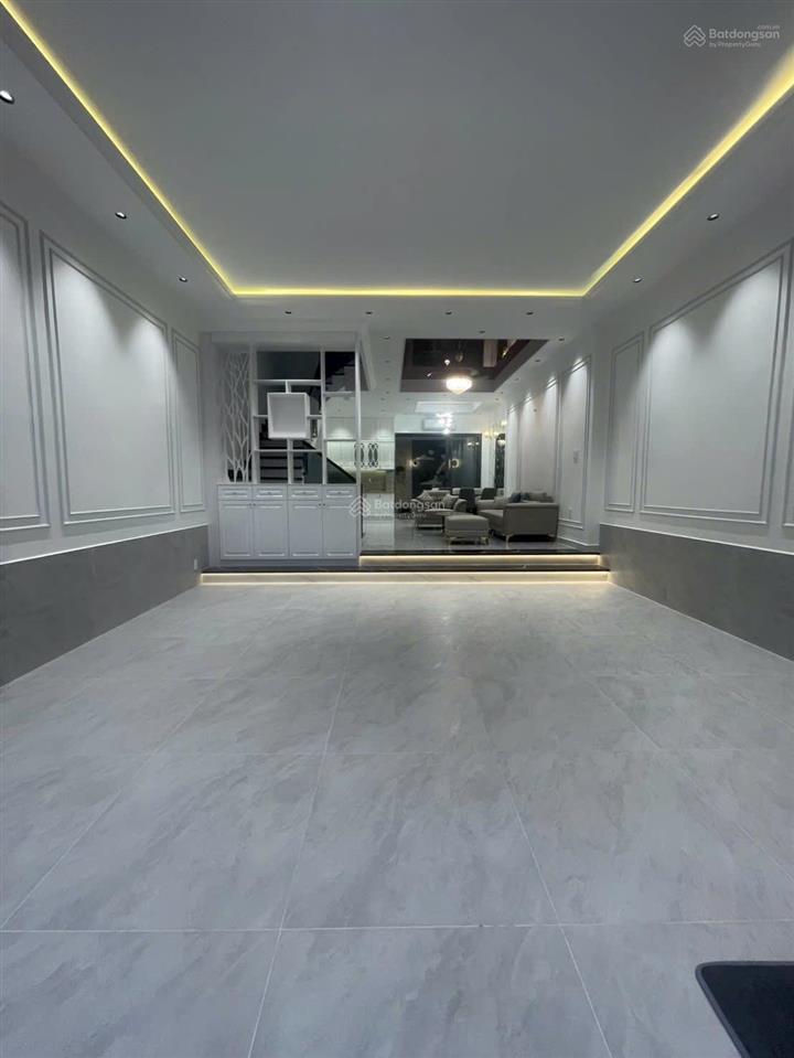 10,6 tỷ 5,6 x 14,9m 2 lầu sân thượng