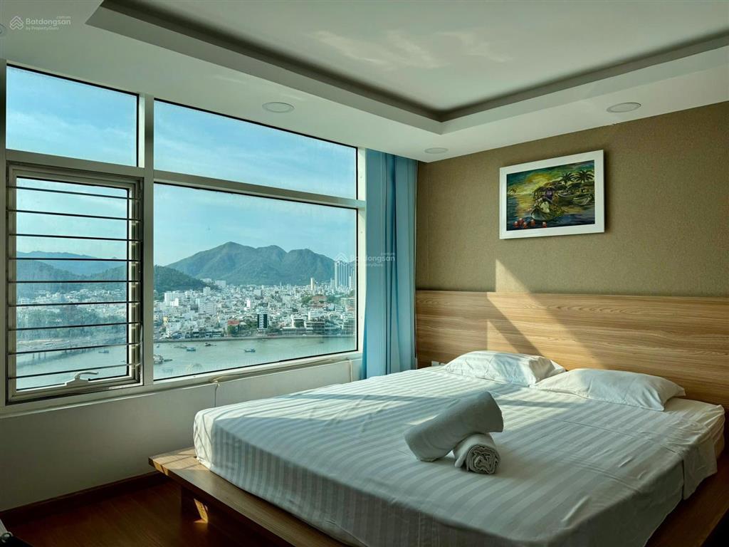 Rẻ 200tr căn giếng trời số 16 đẹp tầng cao full đồ mường thanh 04 trần phú